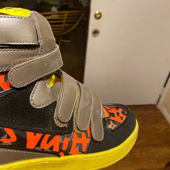 SHOES TO SEE !!!! - Picture 8 of 9